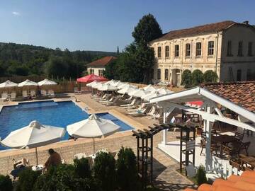 Фото номера Апартаменты - Двухуровневые Курортные отели Hotel Bukor Shtepi Magnolia г. Mandrica 52