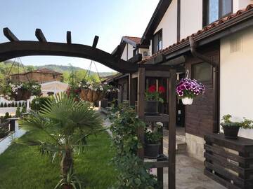Фото номера Апартаменты - Двухуровневые Курортные отели Hotel Bukor Shtepi Magnolia г. Mandrica 26